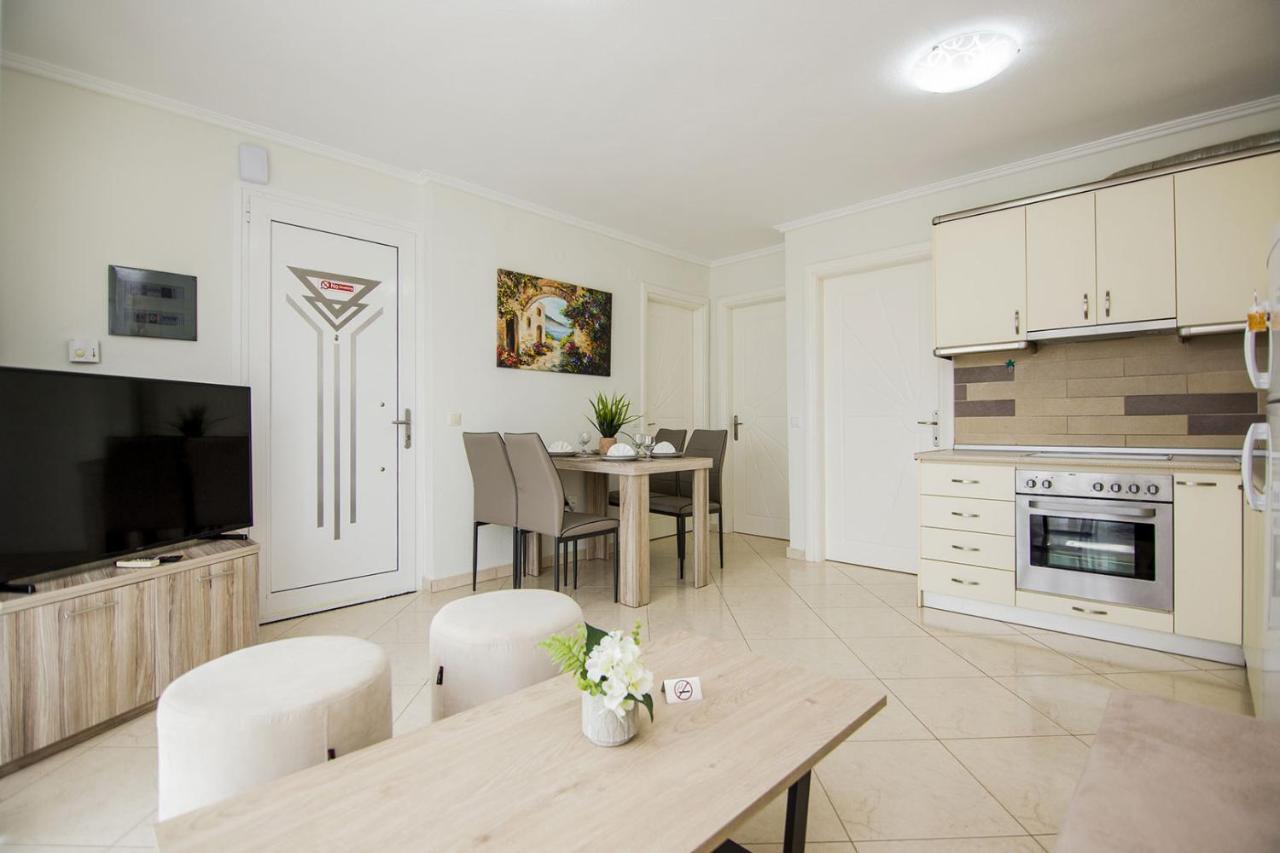 Kasta Bnb Ofrinion Exterior photo