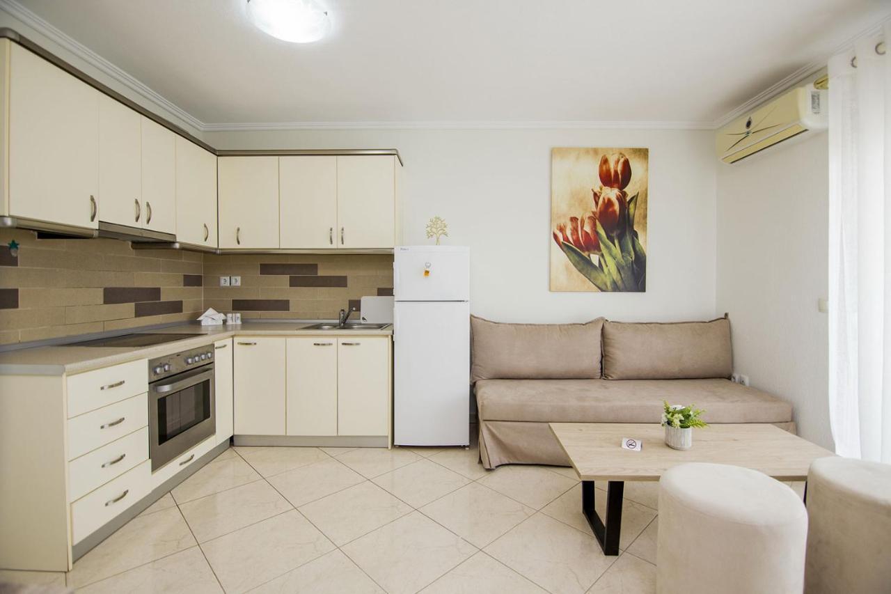 Kasta Bnb Ofrinion Exterior photo